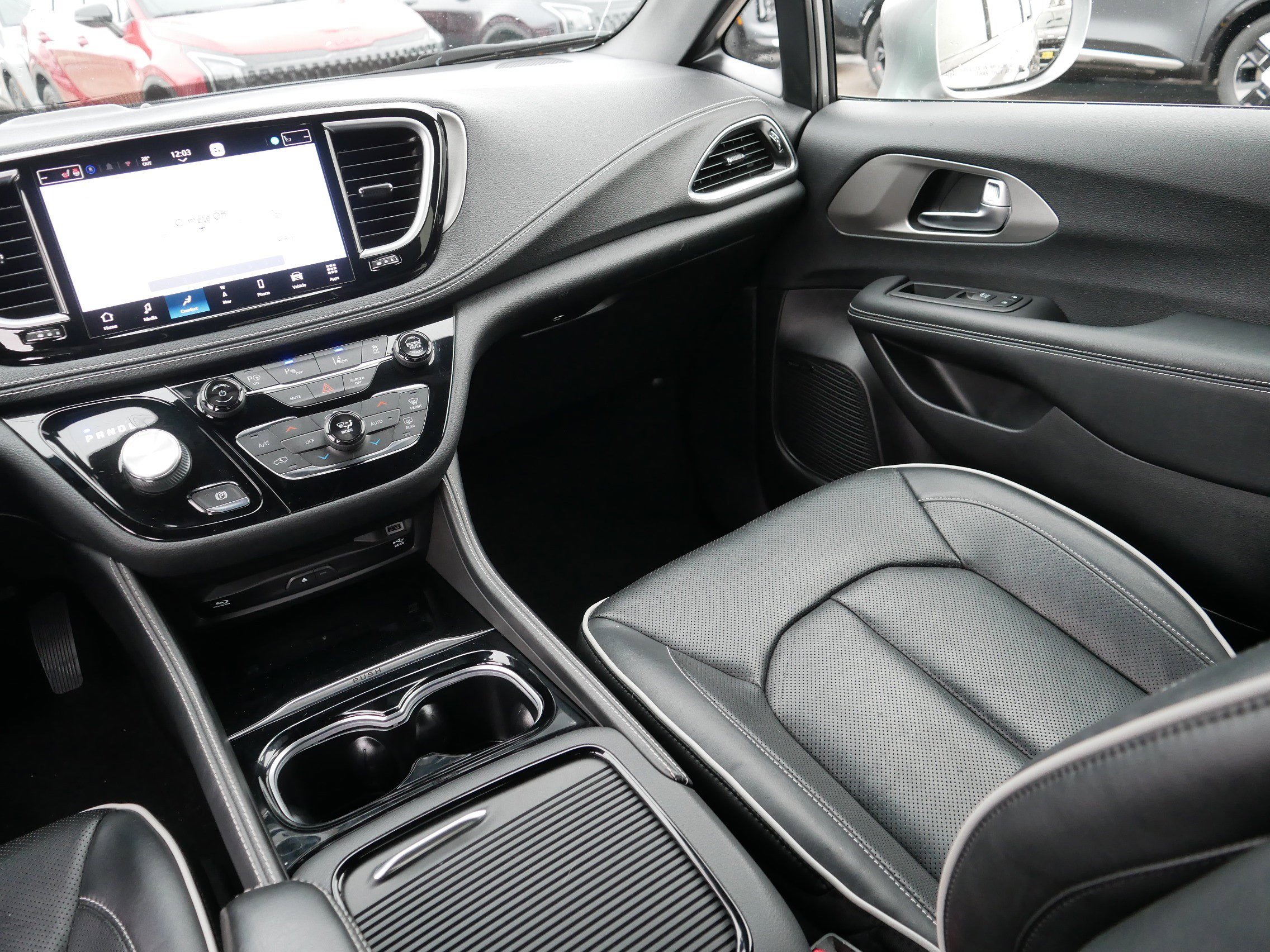 Used 2021 Chrysler Pacifica Limited w/ Uconnect Theater Family Group image 11