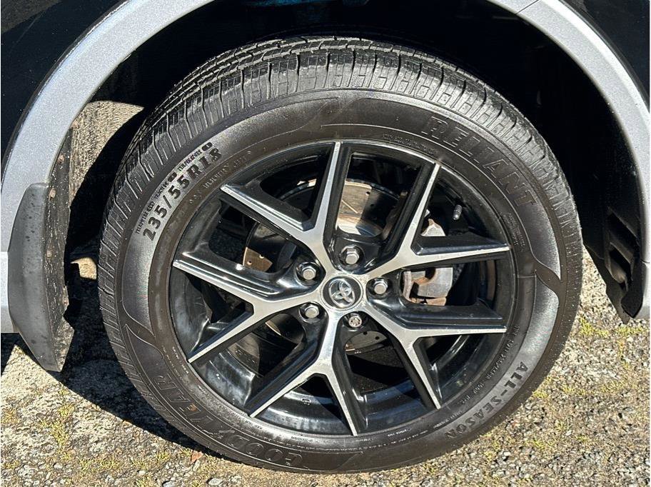 Used 2018 Toyota RAV4 SE w/ Power Extra Value Package image 10