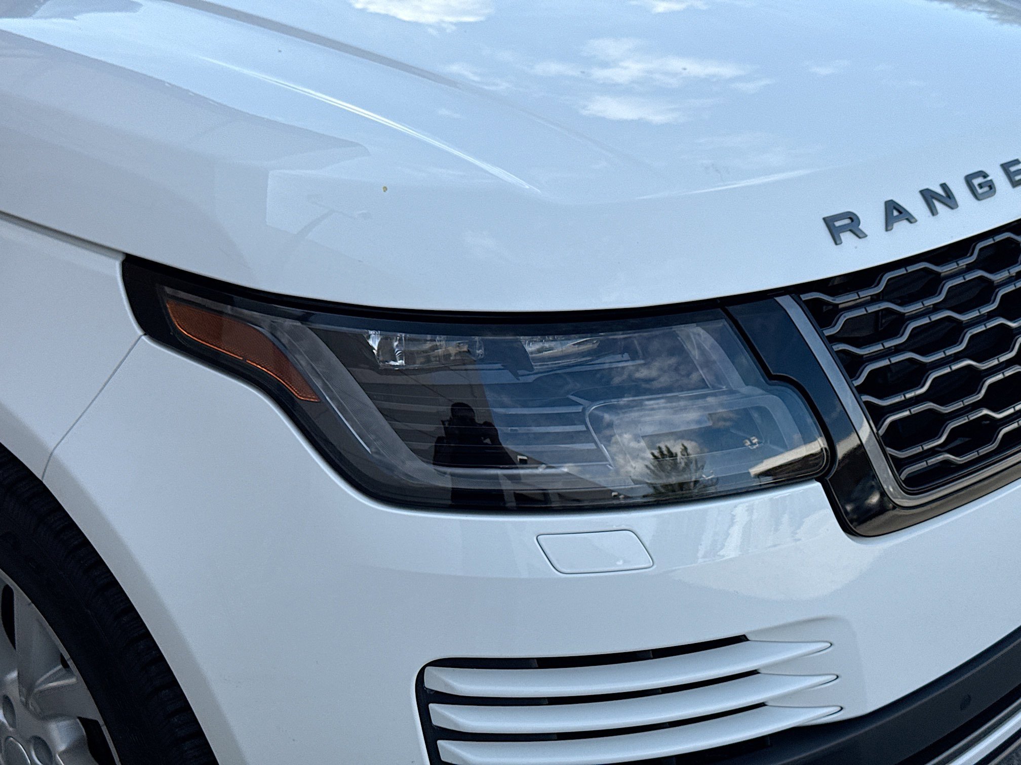 Used 2019 Land Rover Range Rover Velar R-Dynamic SE image 35