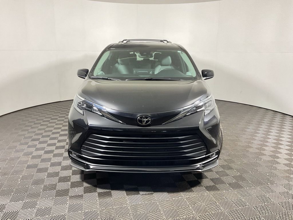 New 2026 Toyota Sienna XLE image 7