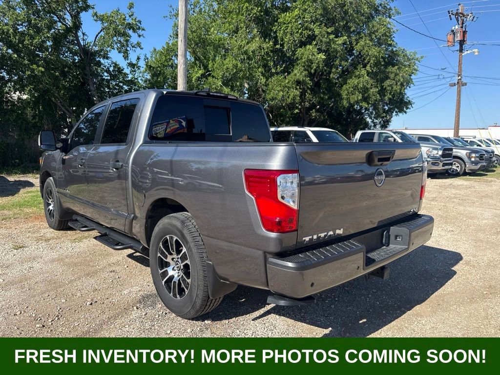 Used 2024 Nissan Titan SV w/ SV Convenience Package RWD image 3