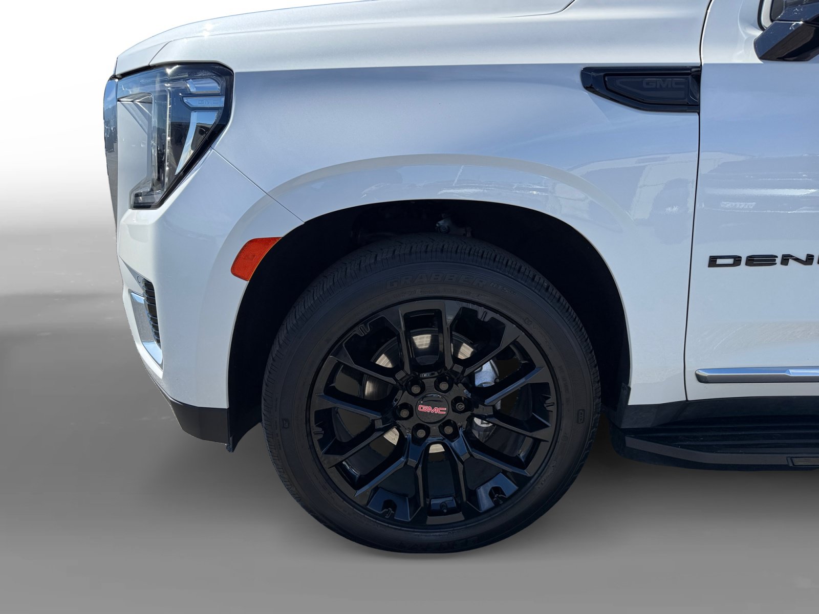 Used 2023 GMC Yukon XL Denali w/ LPO, Floor Liner Package AWD/4WD image 9