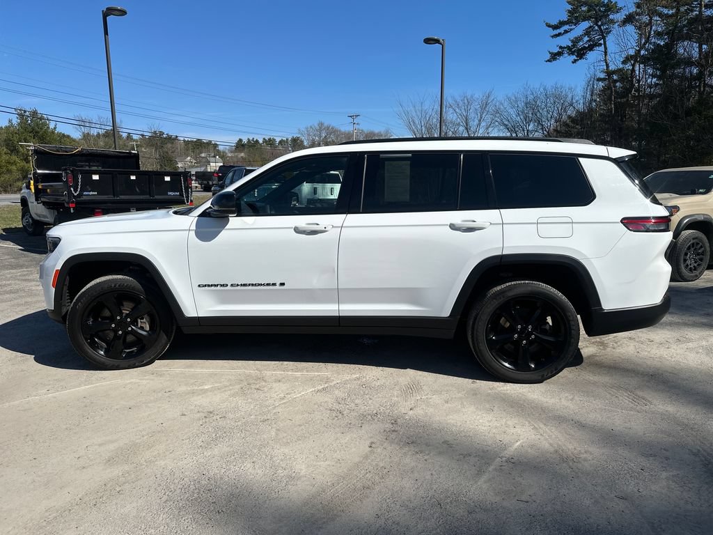 Used 2023 Jeep Grand Cherokee L Laredo AWD/4WD image 2