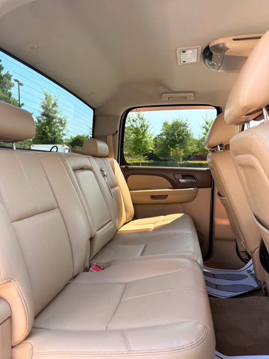 Used 2014 Chevrolet Silverado 3500 LTZ w/ LTZ Plus Package AWD/4WD image 15
