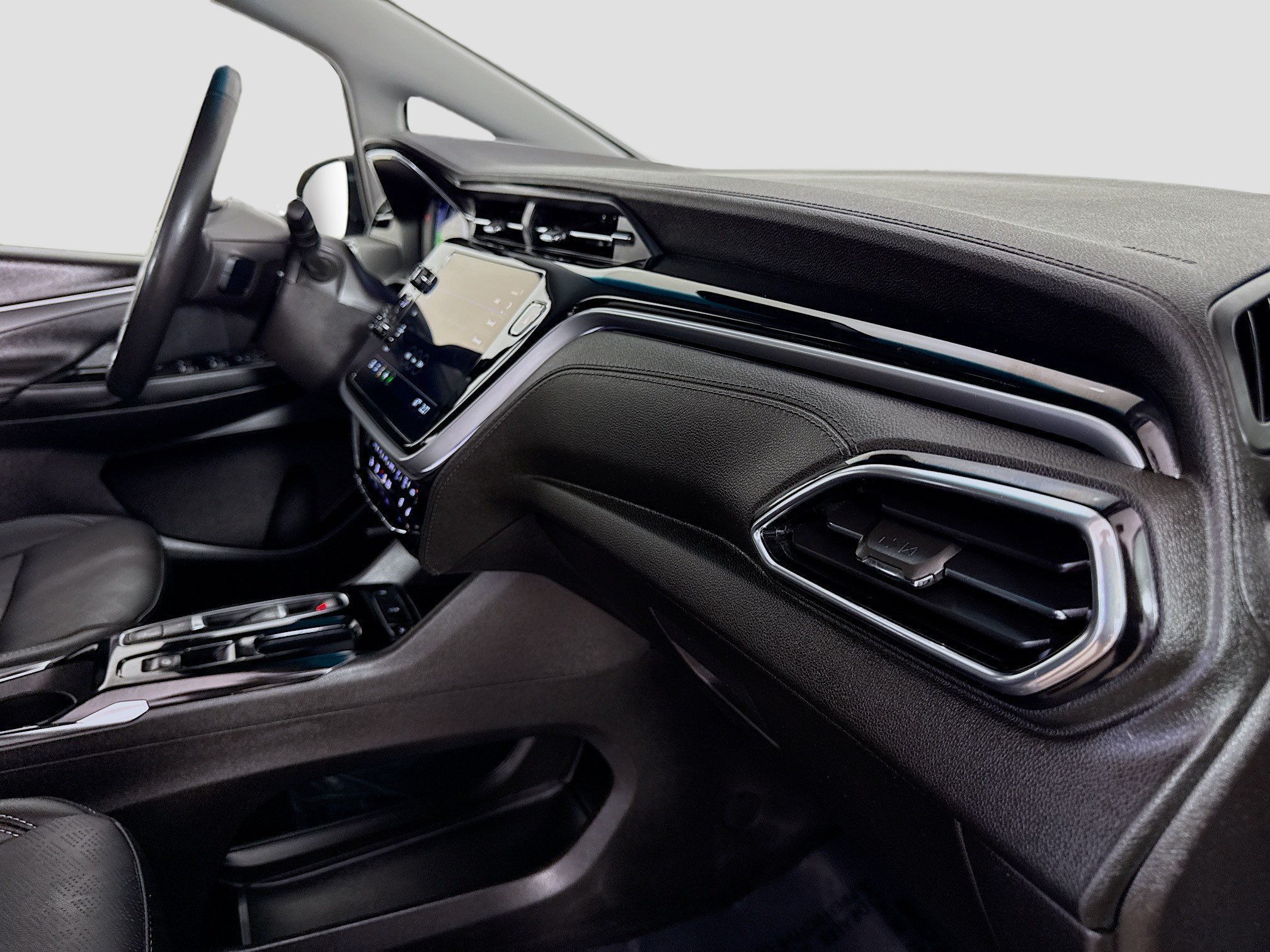 Used 2023 Chevrolet Bolt LT w/ Infotainment Package FWD image 27