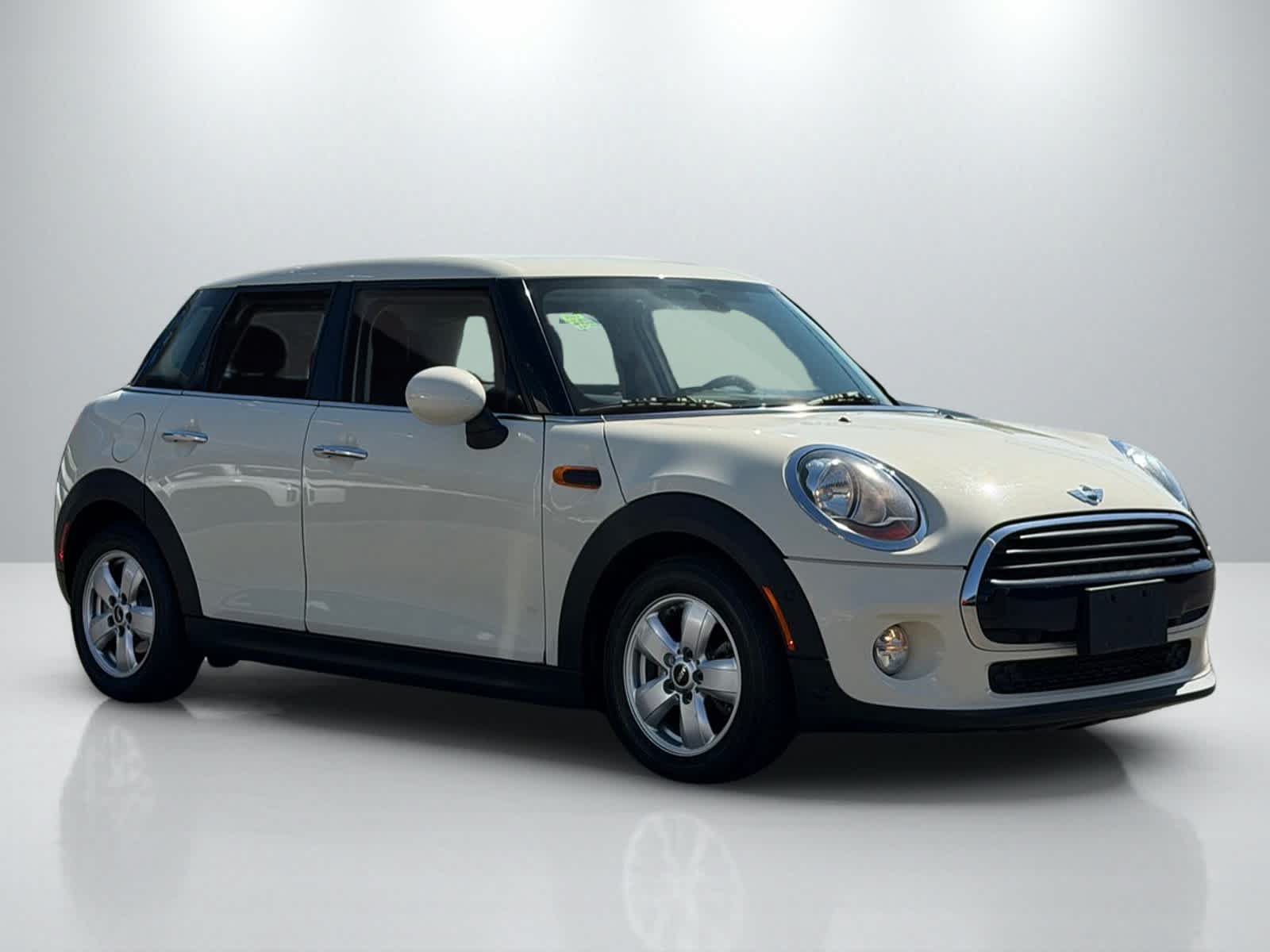 Used 2018 MINI Cooper 4-Door Hardtop FWD image 10