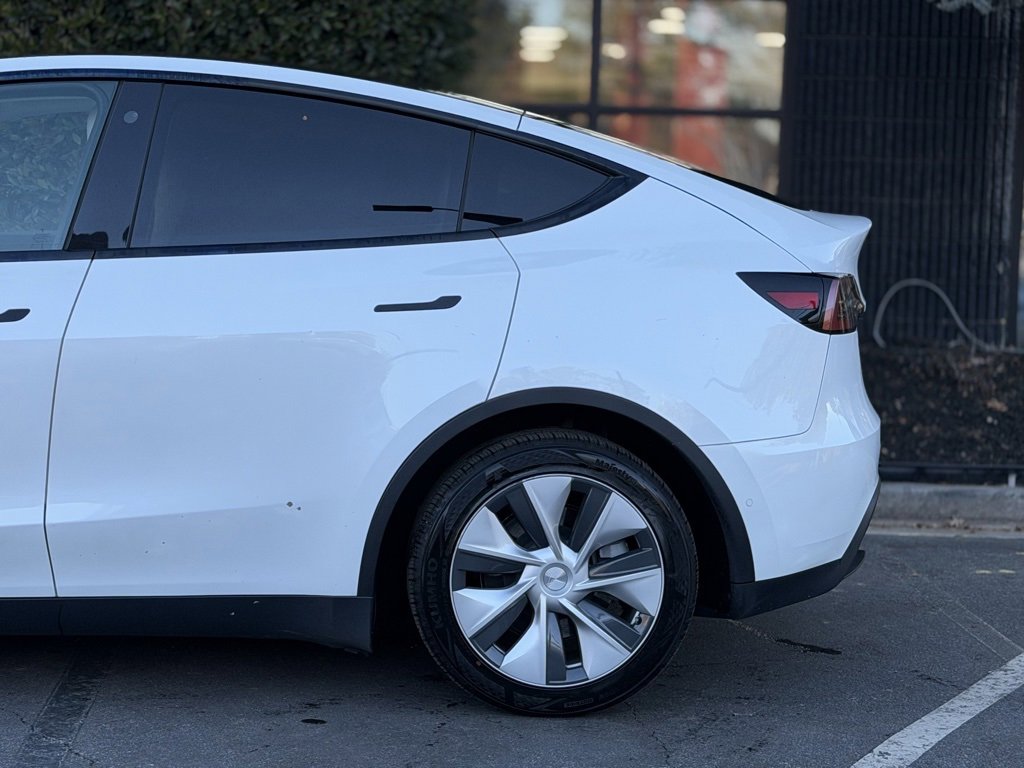 Used 2021 Tesla Model Y Long Range image 11