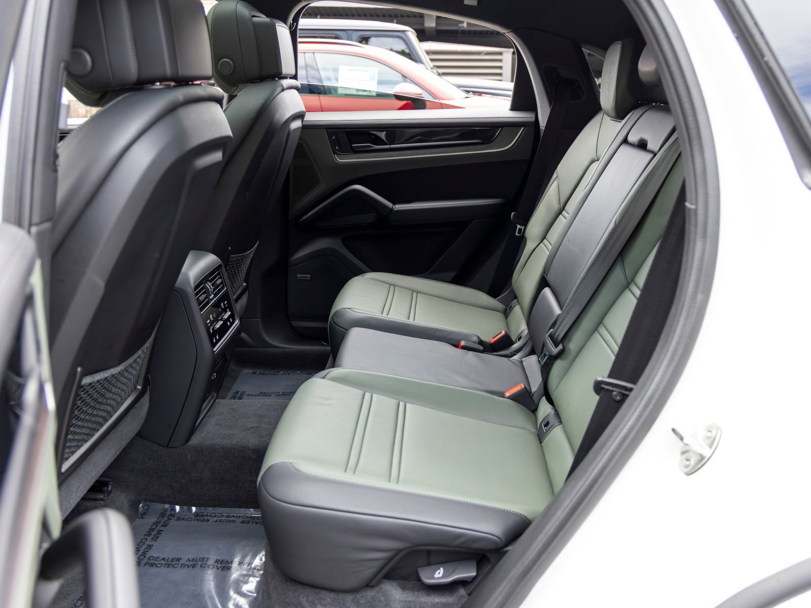 Certified 2024 Porsche Cayenne Coupe AWD/4WD image 48