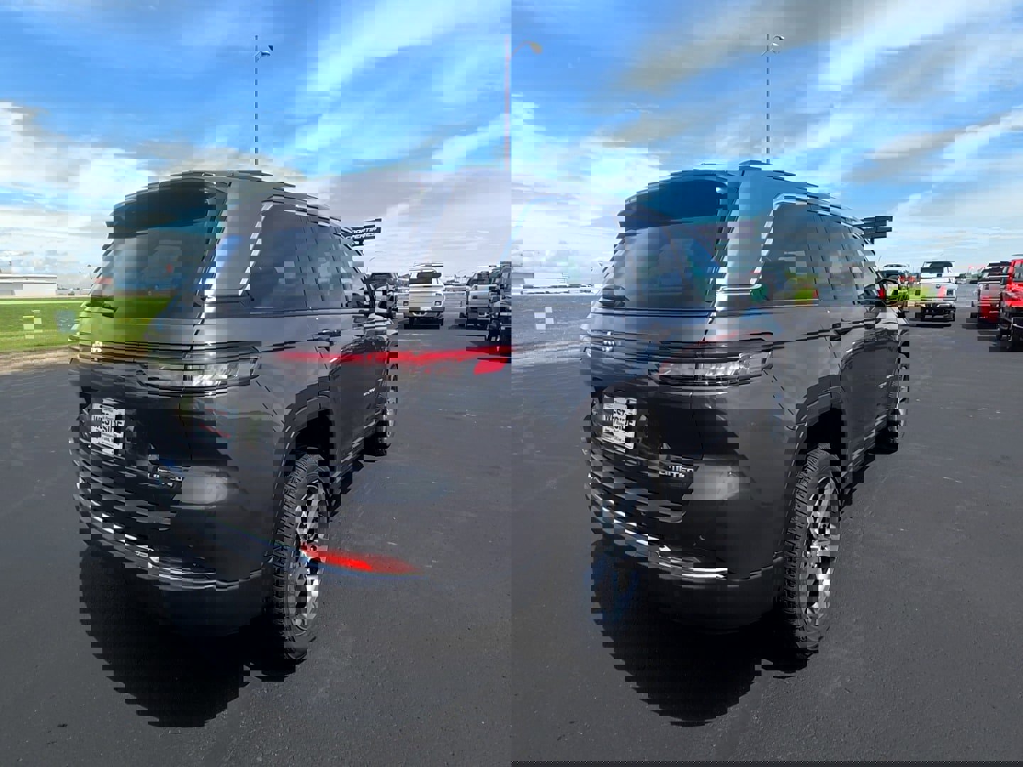 New 2025 Jeep Grand Cherokee Limited w/ Trailer Tow Package image 5