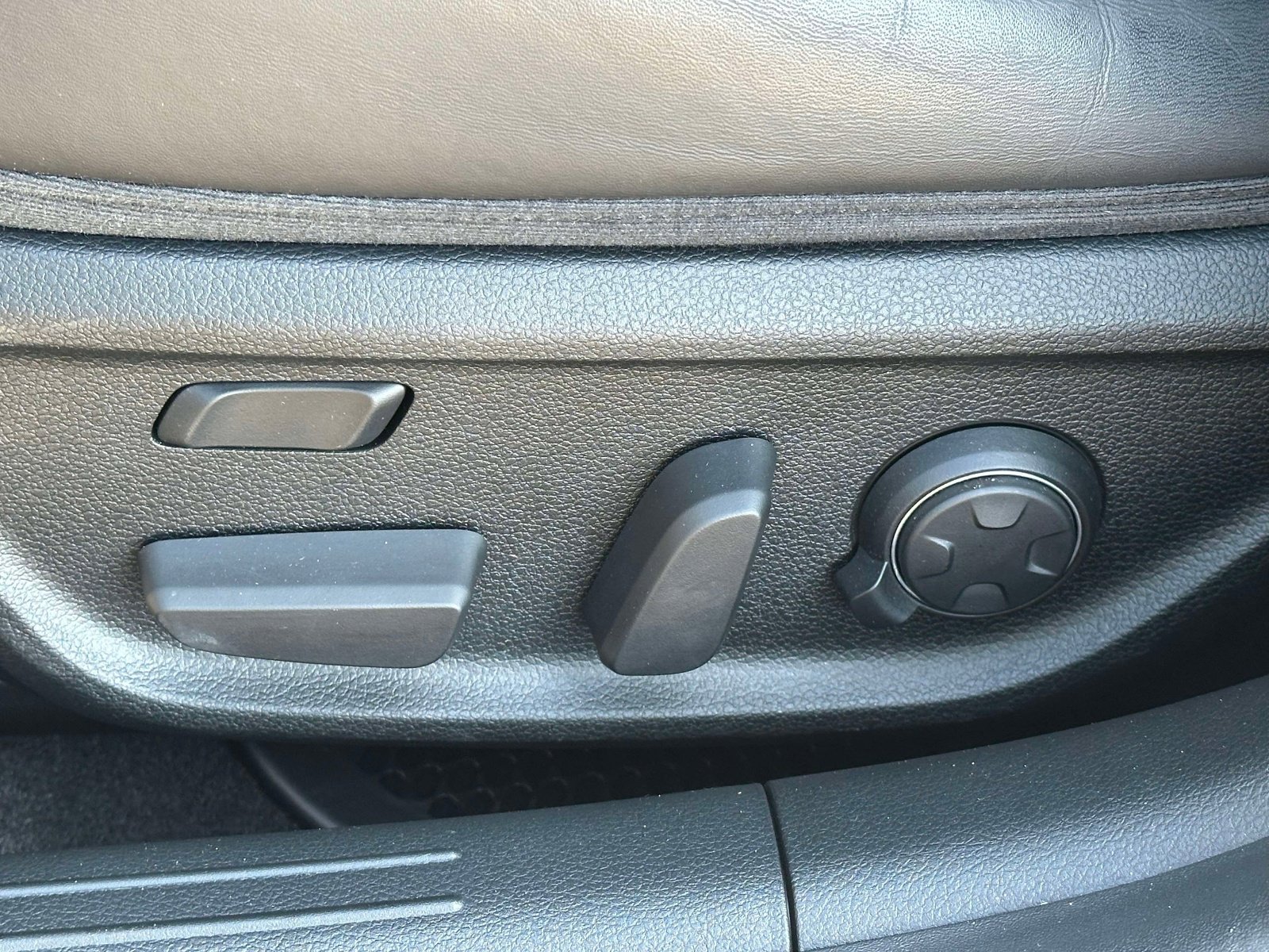 Used 2023 Genesis G70 3.3T w/ Sport Prestige Package image 18