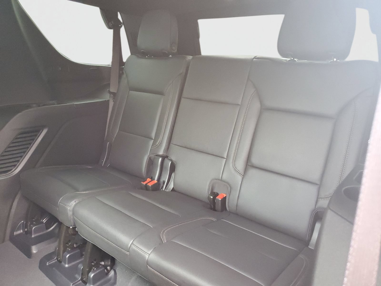 Used 2025 Chevrolet Tahoe High Country AWD/4WD image 13