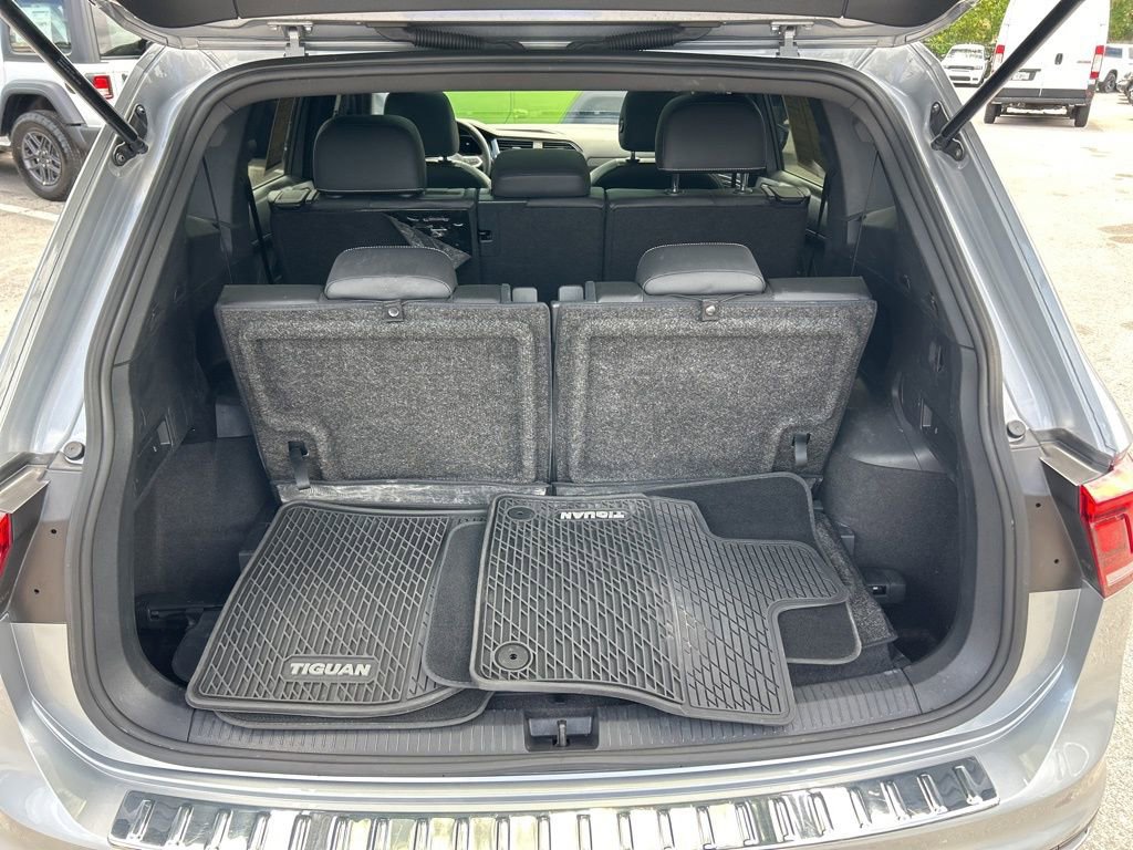 Used 2023 Volkswagen Tiguan SE R-Line image 30
