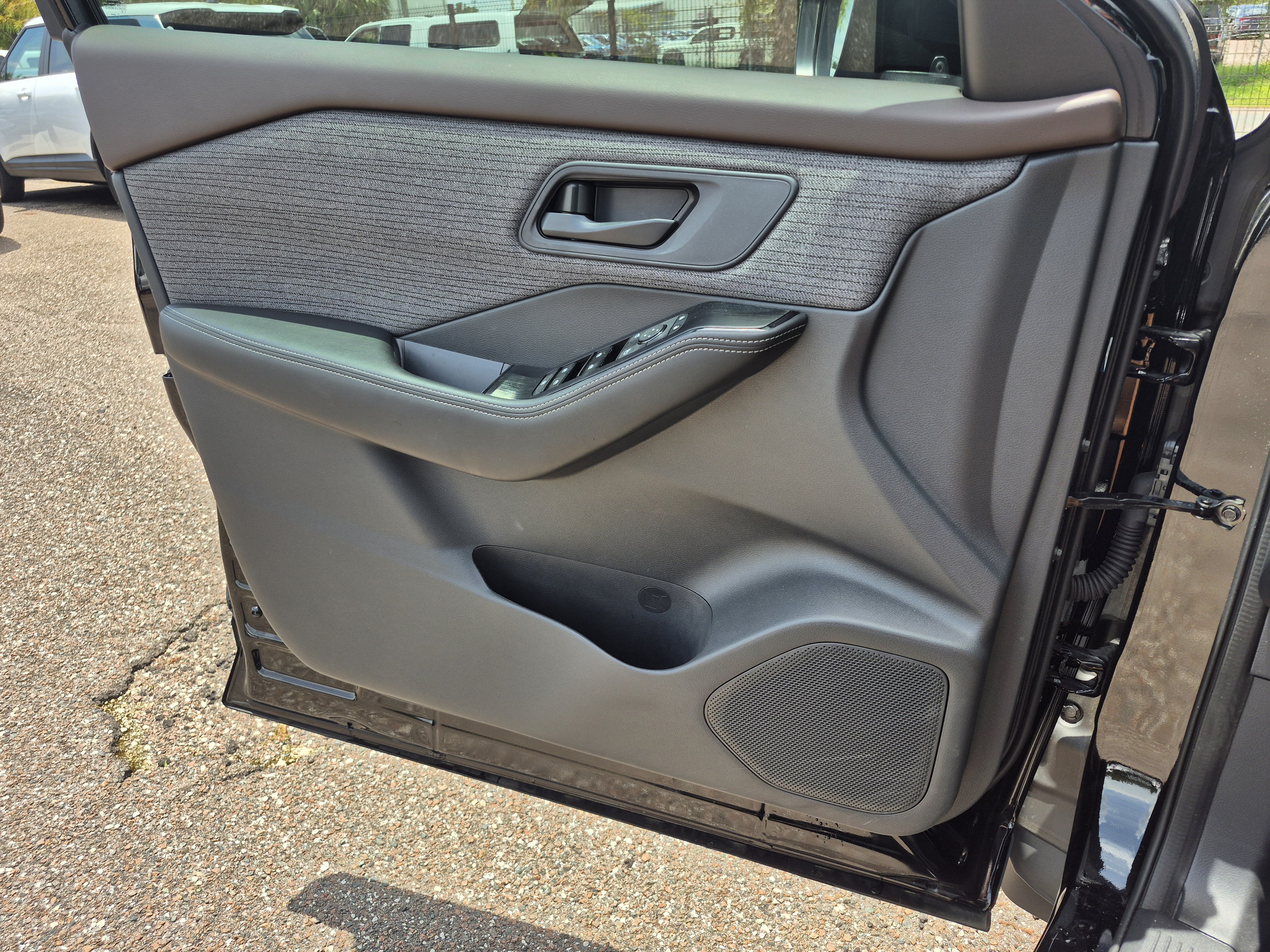 Used 2022 Nissan Rogue S FWD image 25