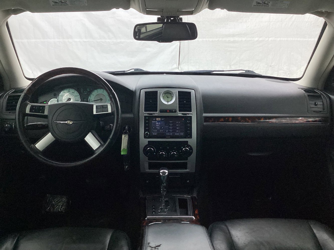 Used 2009 Chrysler 300 C image 25