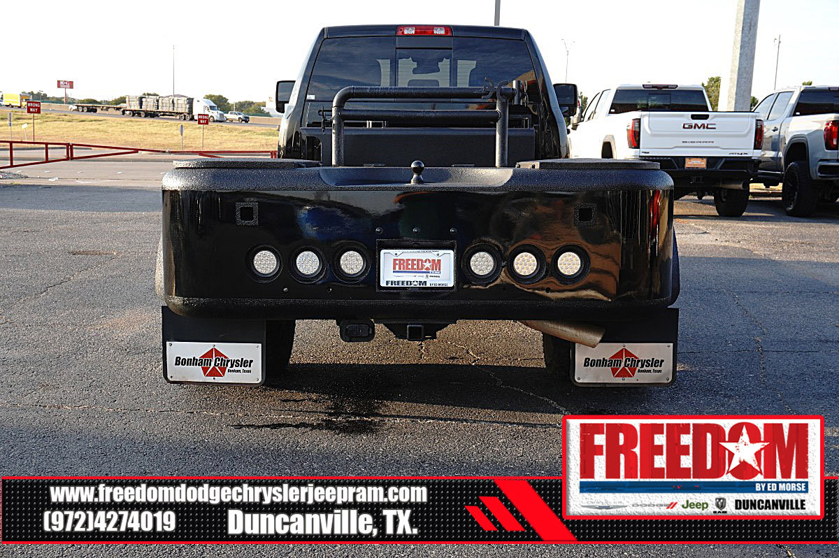 Used 2024 RAM 3500 Tradesman w/ Chrome Appearance Group AWD/4WD image 4
