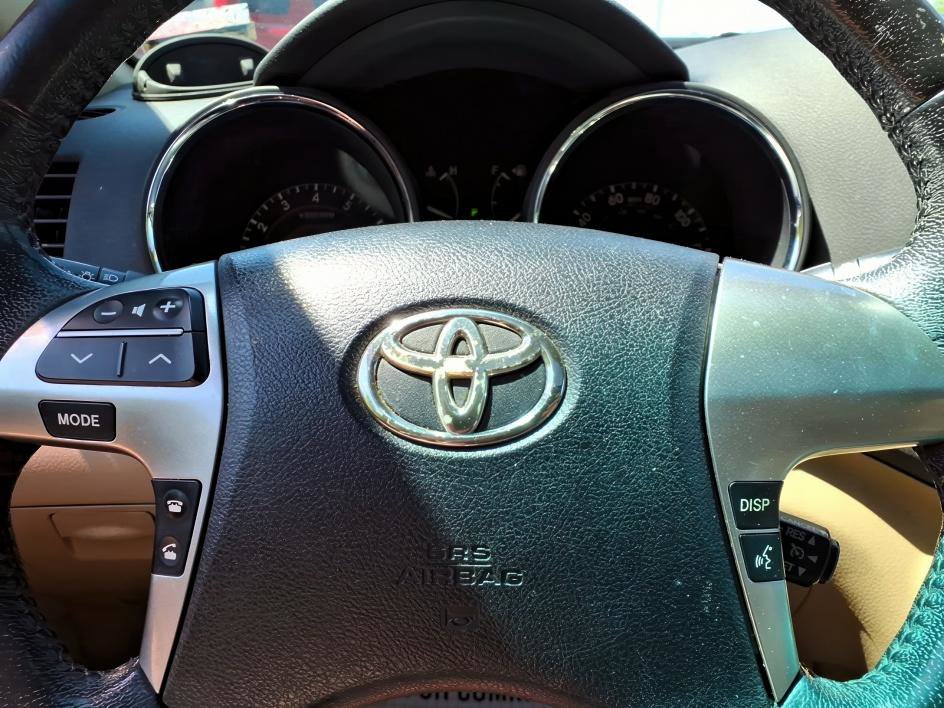 Used 2011 Toyota Highlander SE w/ Tow Pkg FWD image 22