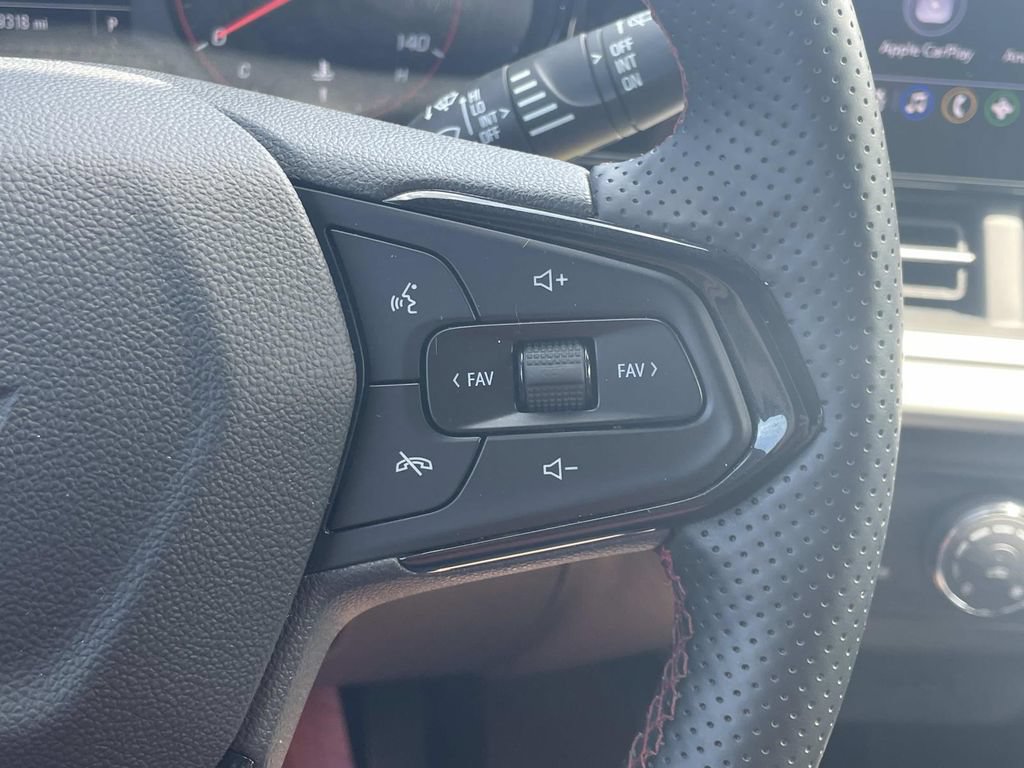 Used 2024 Chevrolet Trax RS w/ Sunroof Package FWD image 26