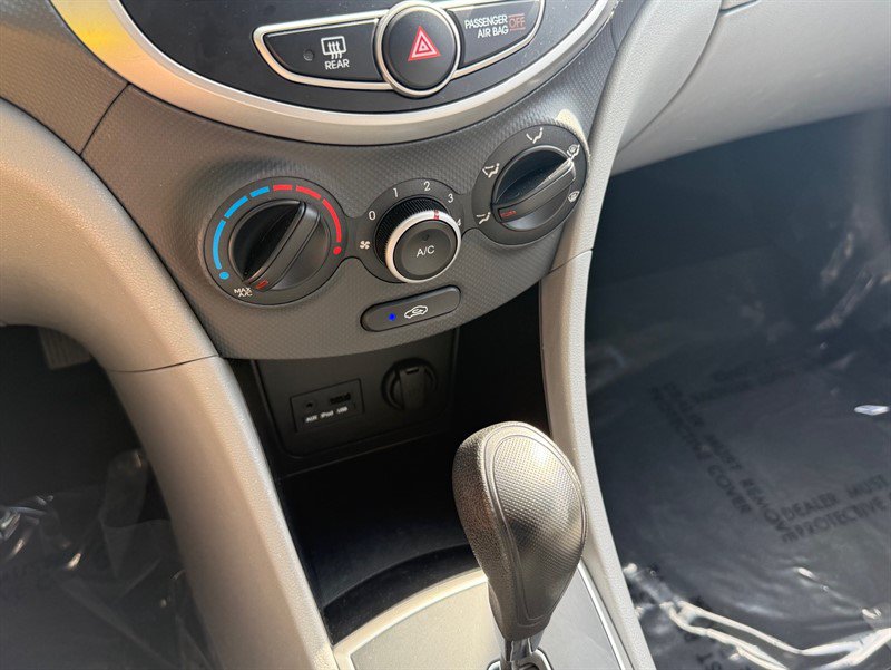 Used 2012 Hyundai Accent GLS FWD image 15