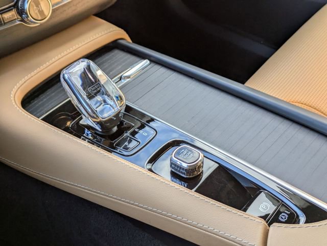 Used 2024 Volvo XC90 B6 Ultimate w/ Protection Package Premier image 9