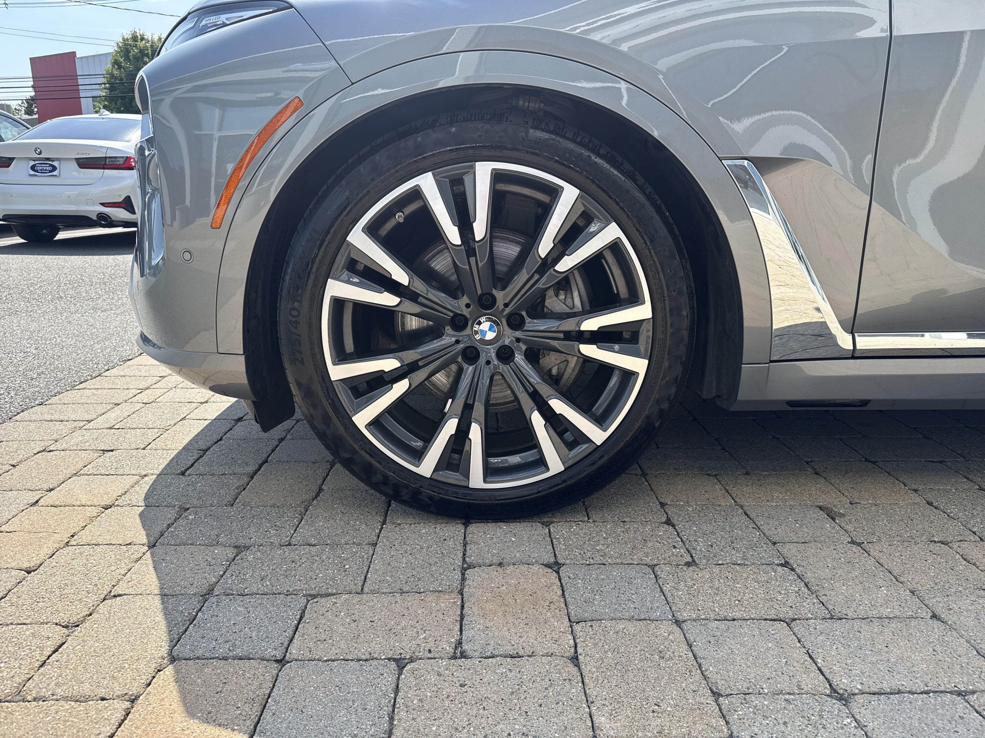Used 2024 BMW X7 xDrive40i w/ Premium Package AWD/4WD image 6