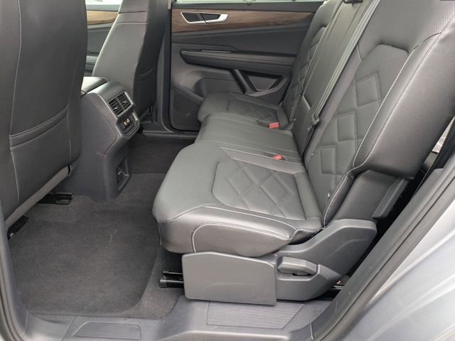 Used 2025 Volkswagen Atlas SE image 26
