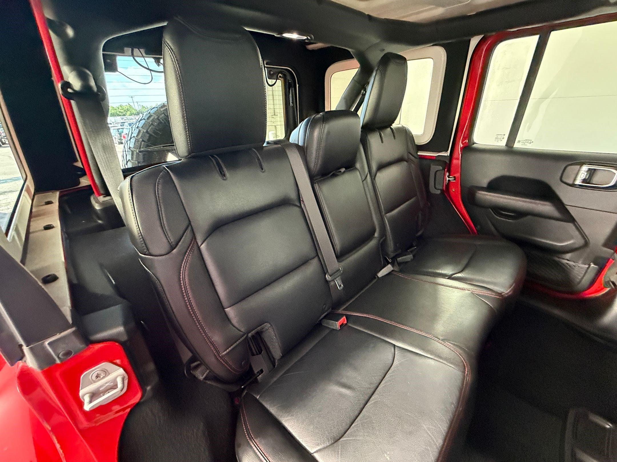 Used 2018 Jeep Wrangler Unlimited Rubicon AWD/4WD image 31