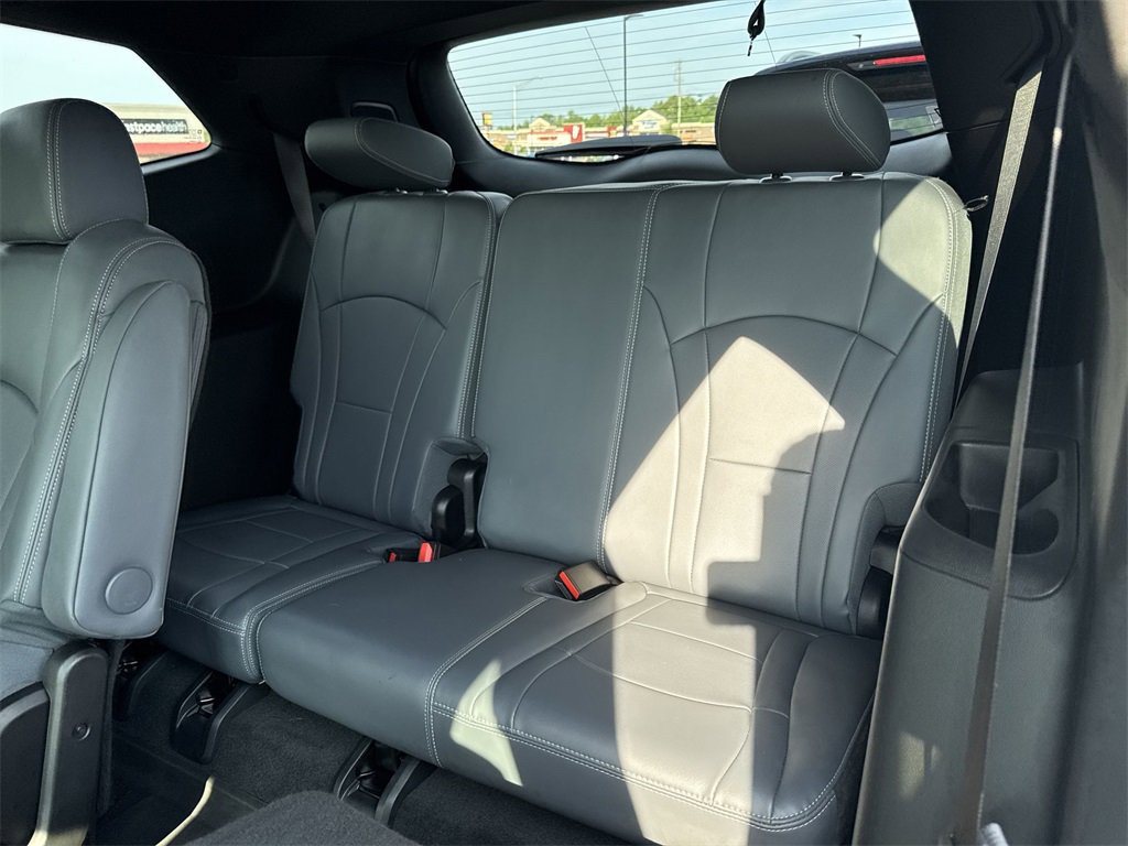 Used 2024 Buick Enclave Essence image 30