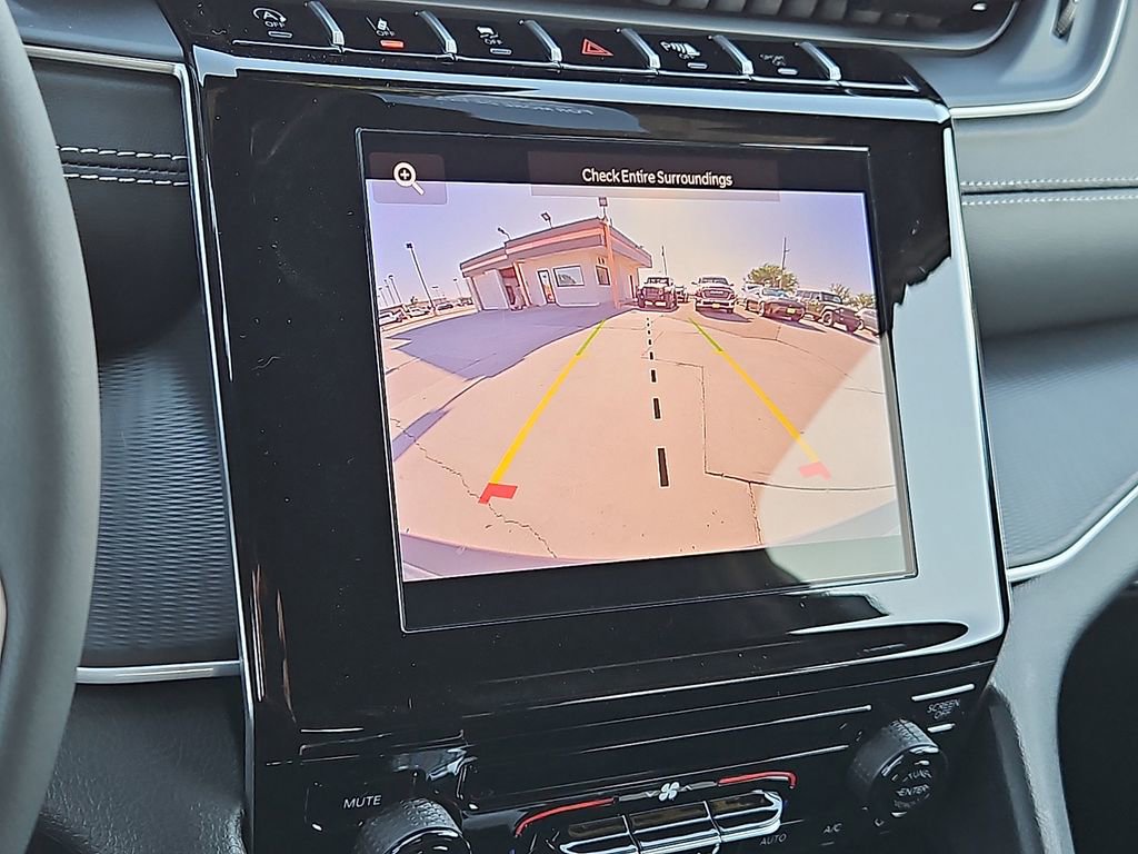 New 2026 Jeep Grand Cherokee Laredo AWD/4WD image 16