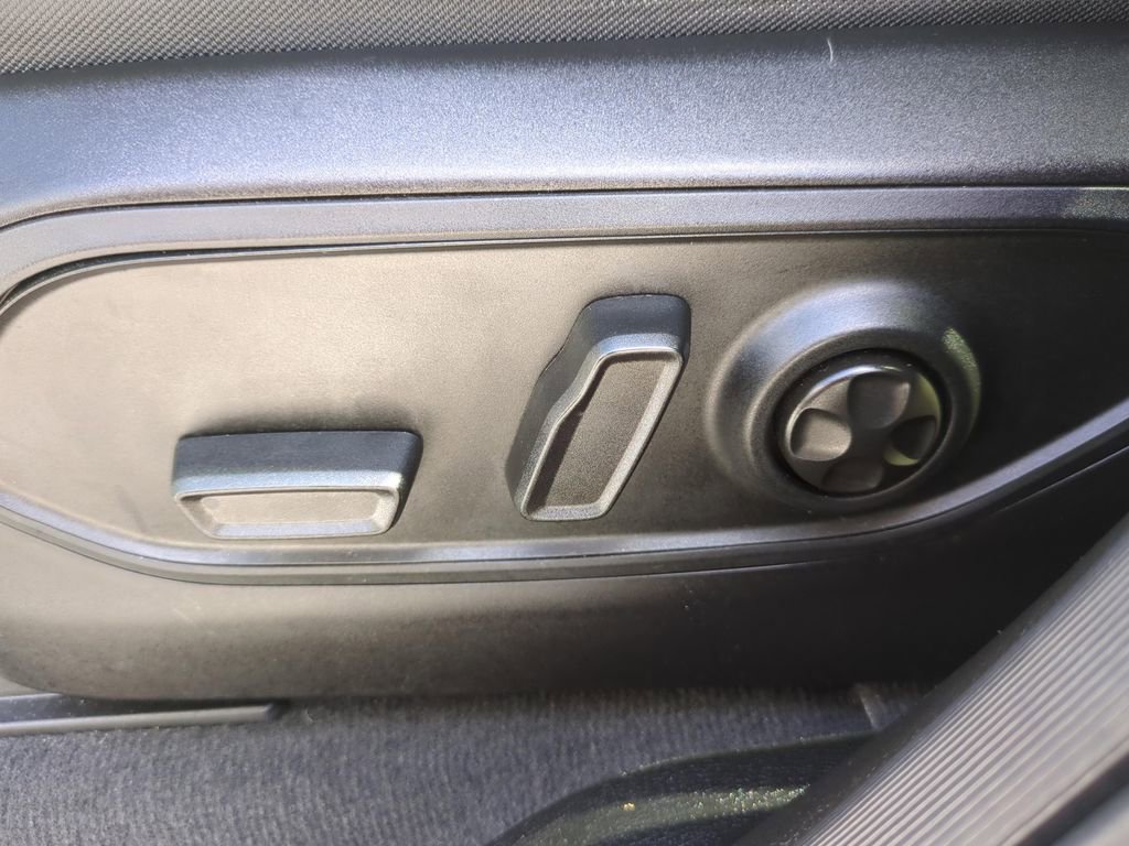 Used 2023 Jeep Grand Cherokee Limited w/ Luxury Tech Group II RWD image 19