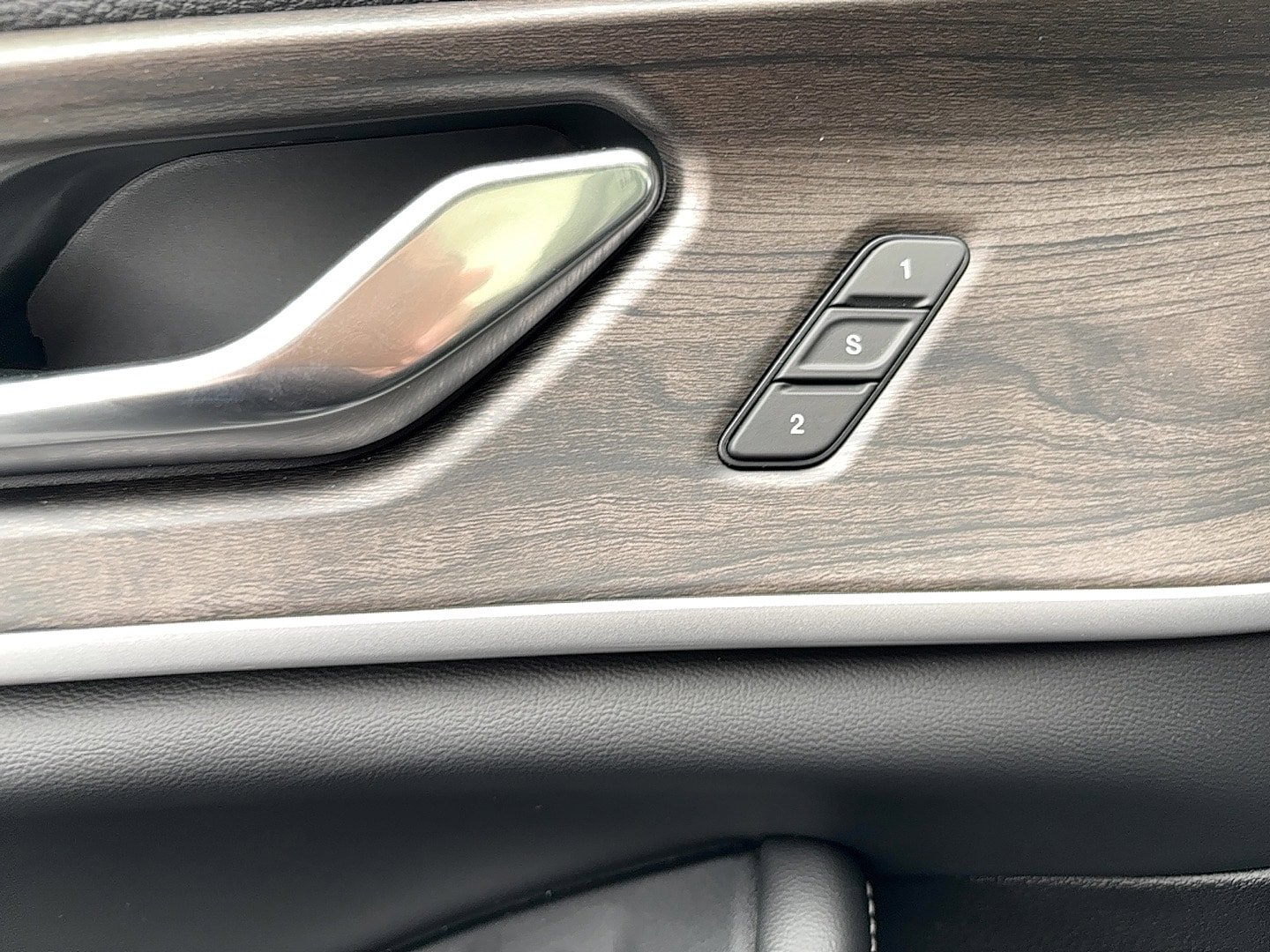 New 2026 Jeep Grand Cherokee Limited AWD/4WD image 17