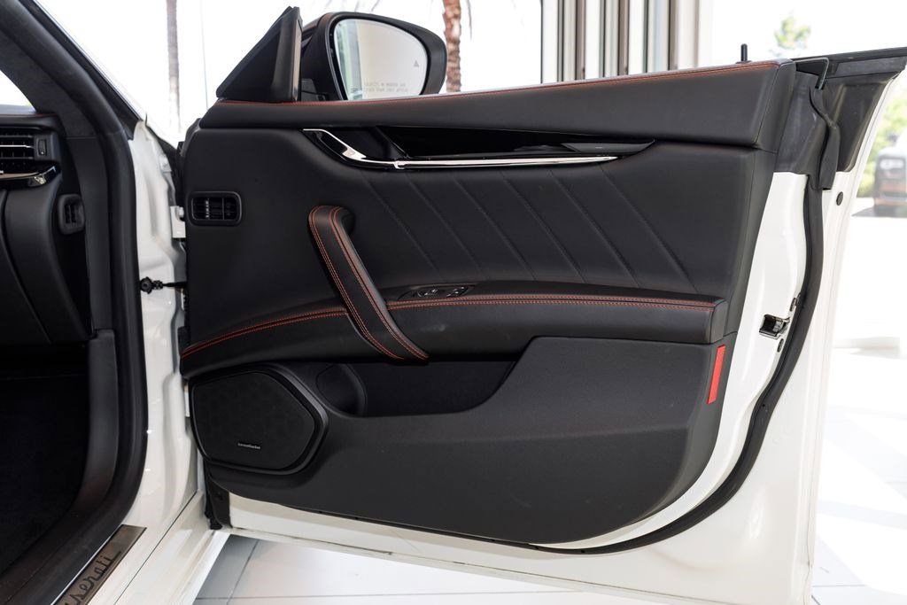 Used 2022 Maserati Quattroporte Modena RWD image 13