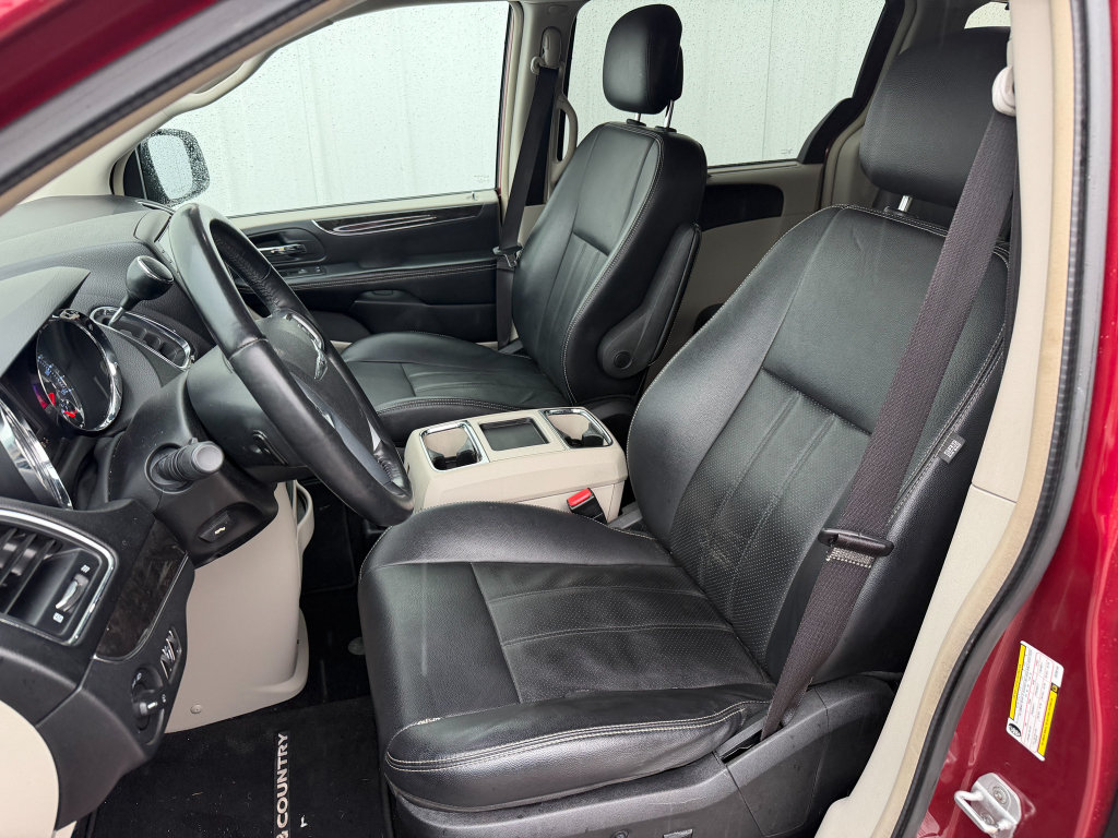 Used 2012 Chrysler Town & Country Touring-L w/ Driver Convenience Group FWD image 14