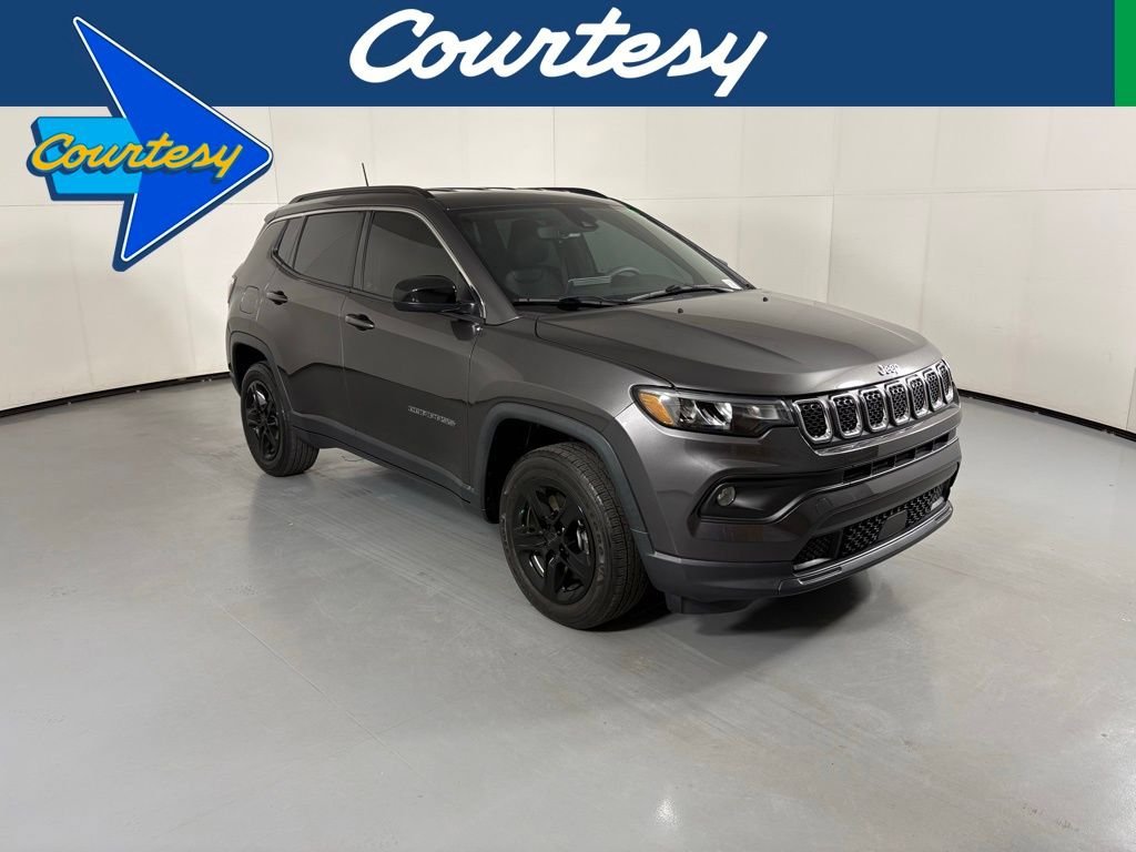 Used 2024 Jeep Compass Latitude AWD/4WD image 1