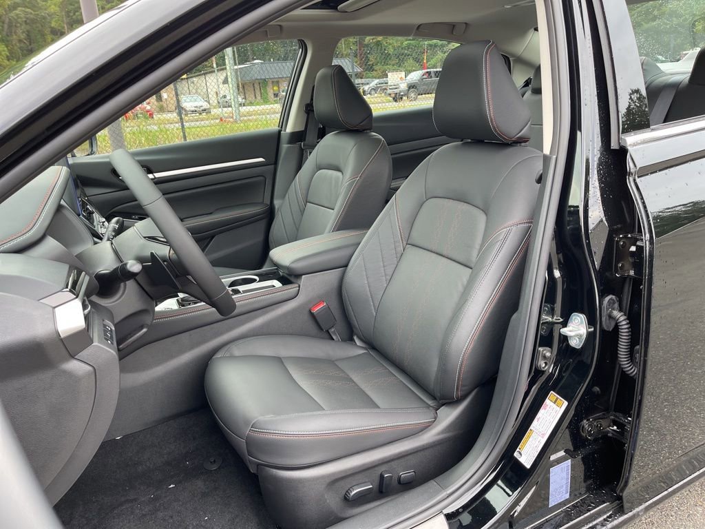 New 2025 Nissan Altima 2.5 SR w/ SR Premium Package image 18