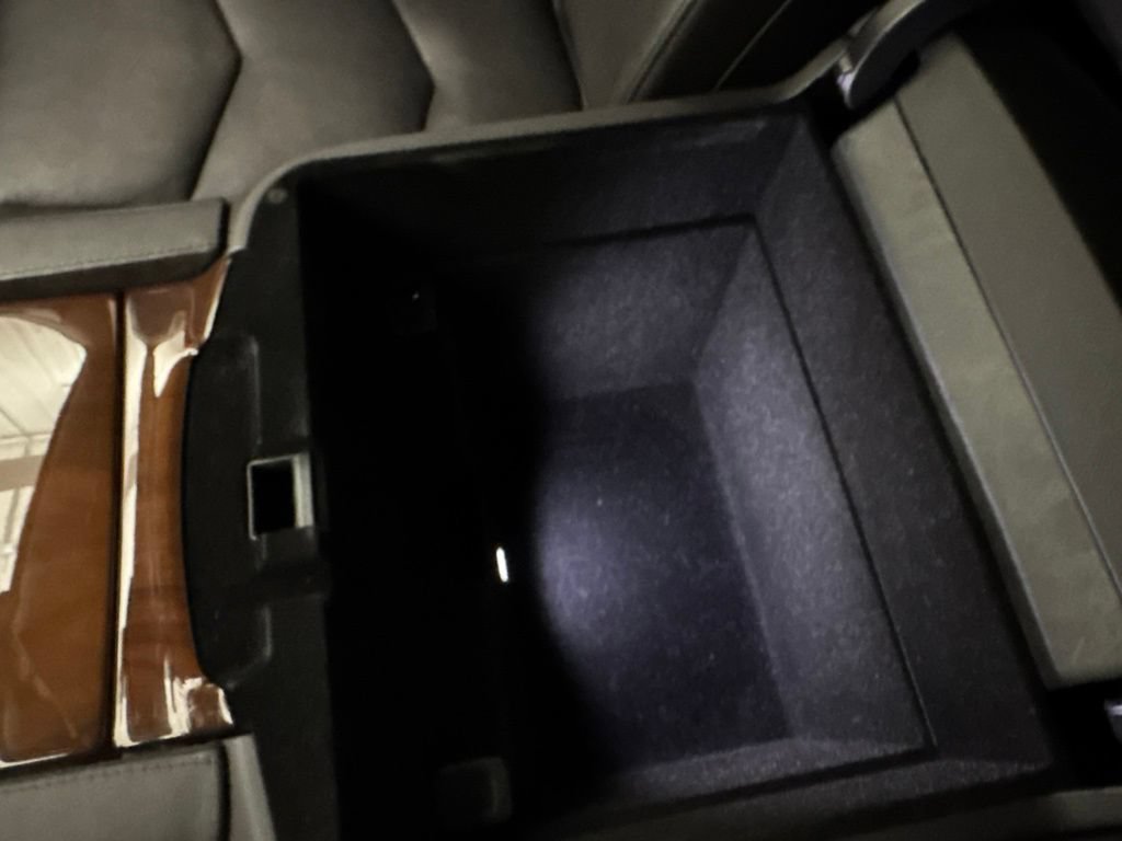 Used 2020 Cadillac Escalade ESV 4WD image 47