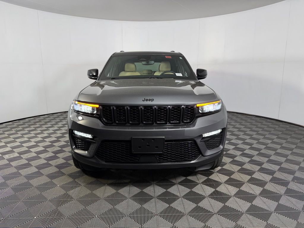 Certified 2023 Jeep Grand Cherokee Limited w/ Black Appearance Package image 5