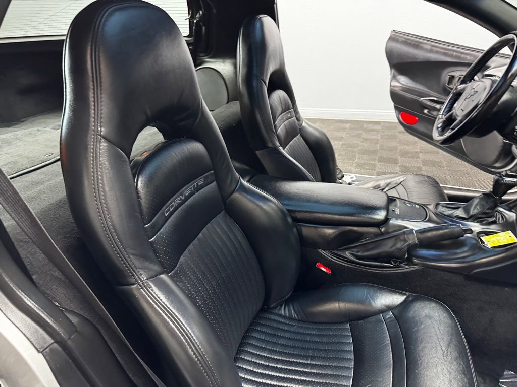 Used 2001 Chevrolet Corvette Coupe w/ Preferred Equipment Group2 image 38