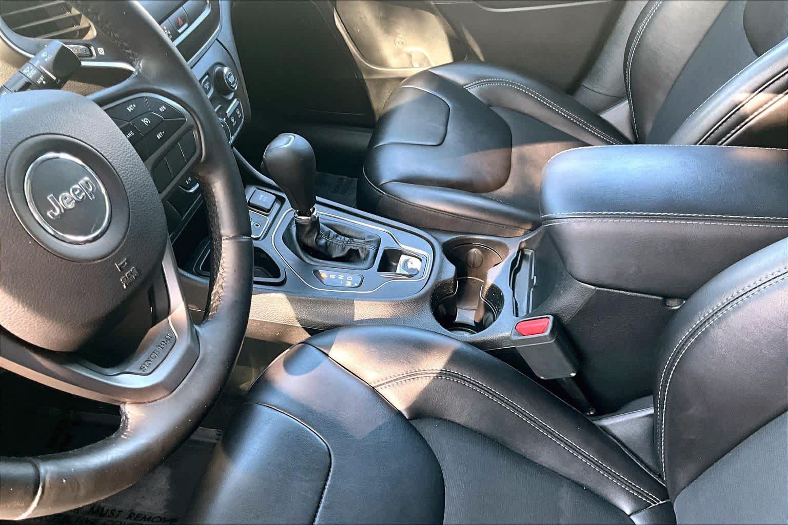 Used 2019 Jeep Cherokee Latitude Plus FWD image 17