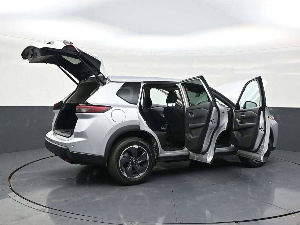 Used 2024 Nissan Rogue SV image 29