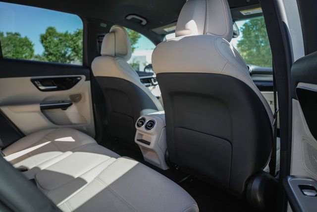 Certified 2025 Mercedes-Benz GLC 300 image 32