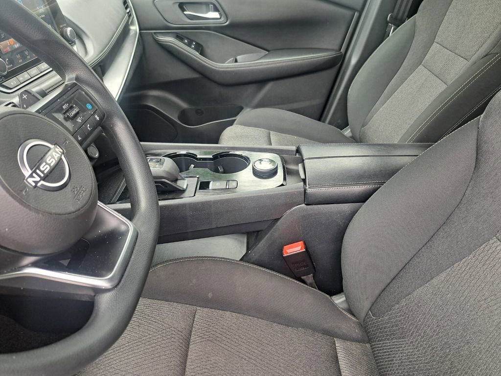 Used 2024 Nissan Rogue SV AWD/4WD image 17