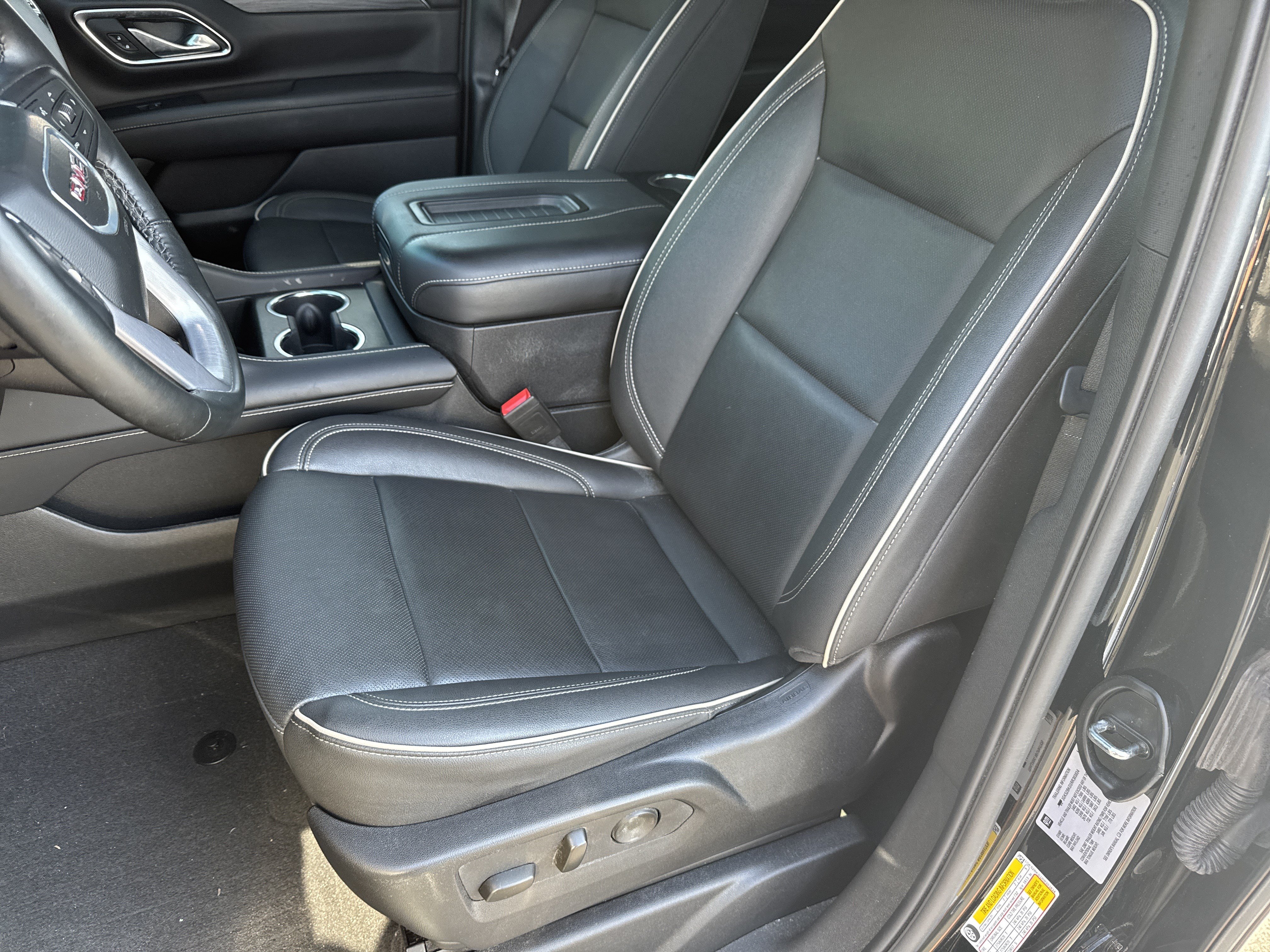 Certified 2024 GMC Yukon SLT w/ SLT Premium Package AWD/4WD image 9