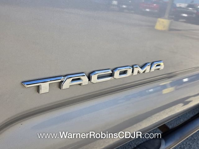 Used 2016 Toyota Tacoma TRD Sport w/ Premium & Technology Package RWD image 19