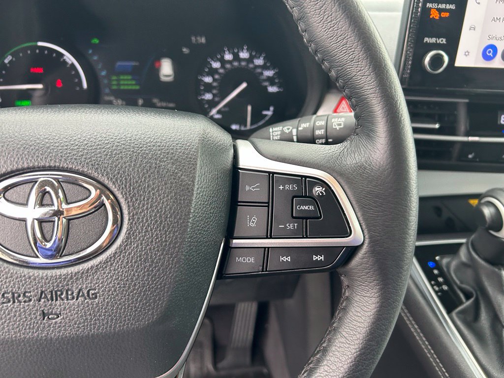 Used 2025 Toyota Sienna XLE w/ XLE Plus Package AWD/4WD image 12