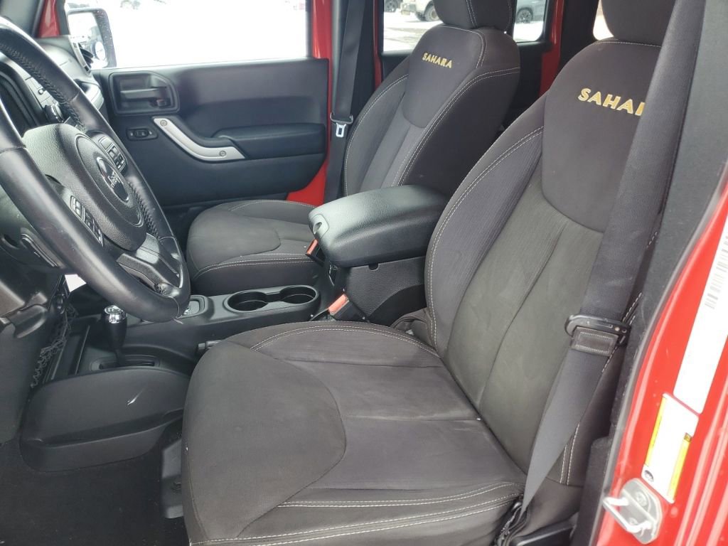 Used 2014 Jeep Wrangler Unlimited Sahara w/ Connectivity Group image 22