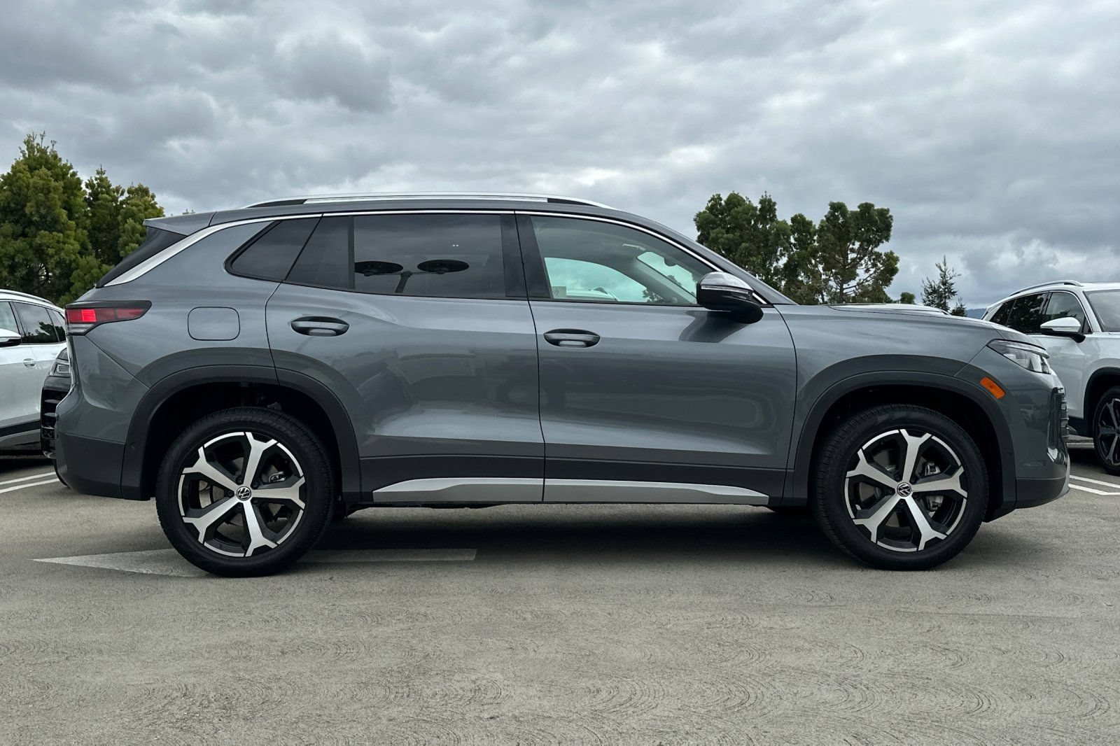 New 2026 Volkswagen Tiguan SE AWD/4WD image 3