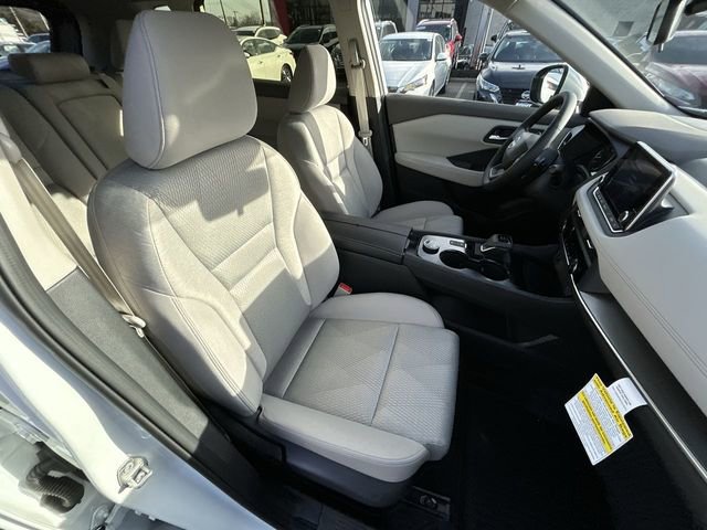 Certified 2025 Nissan Rogue SV image 14