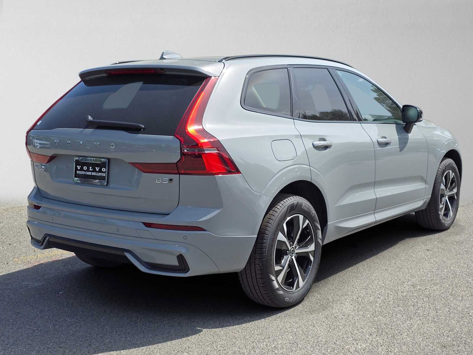 Used 2026 Volvo XC60 B5 Core AWD/4WD image 3