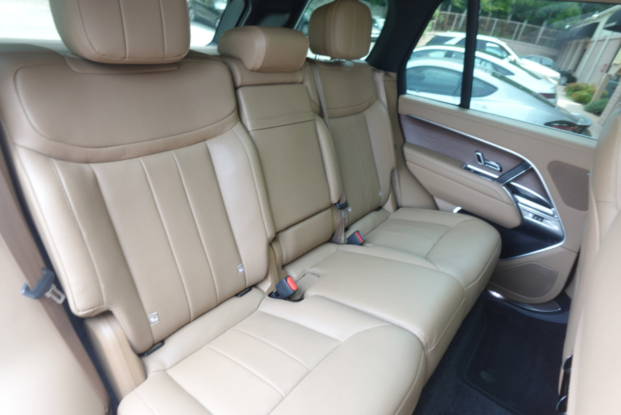 Used 2023 Land Rover Range Rover SE image 12
