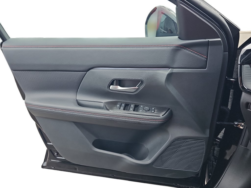 New 2027 Nissan Kicks SR w/ SR Premium Package FWD image 26